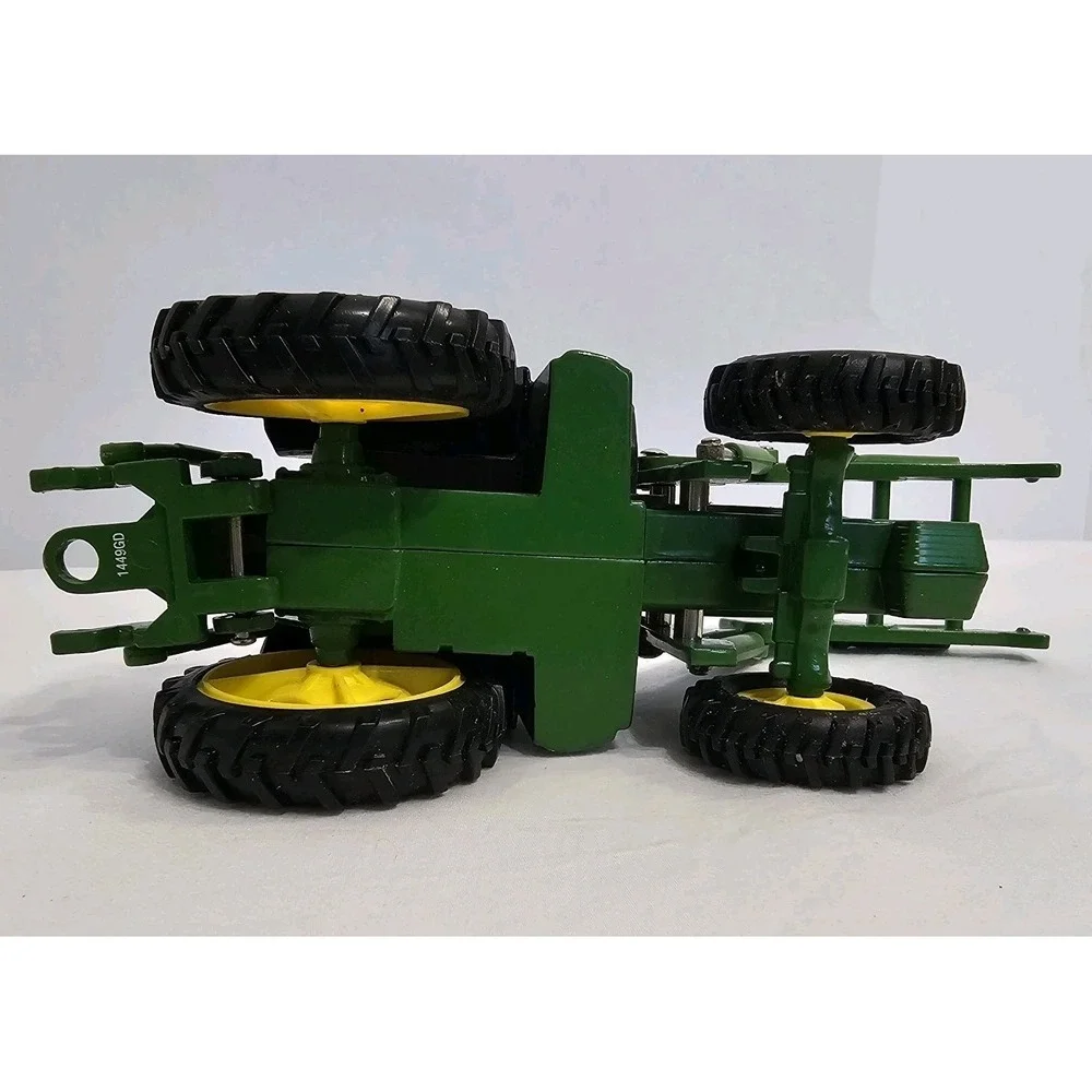 Ertl Tomy 1/32 Scale John Deere 6210 Farm Toy Tractor Diecast (missing‎ bucket)